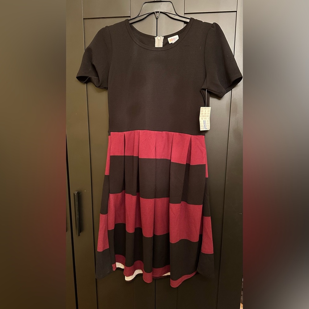 NWT Lularoe Amelia dress, XL. Black and maroon stripes with pockets.